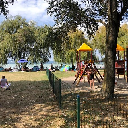 H55 Lejlighedshotel Balatonlelle Eksteriør billede