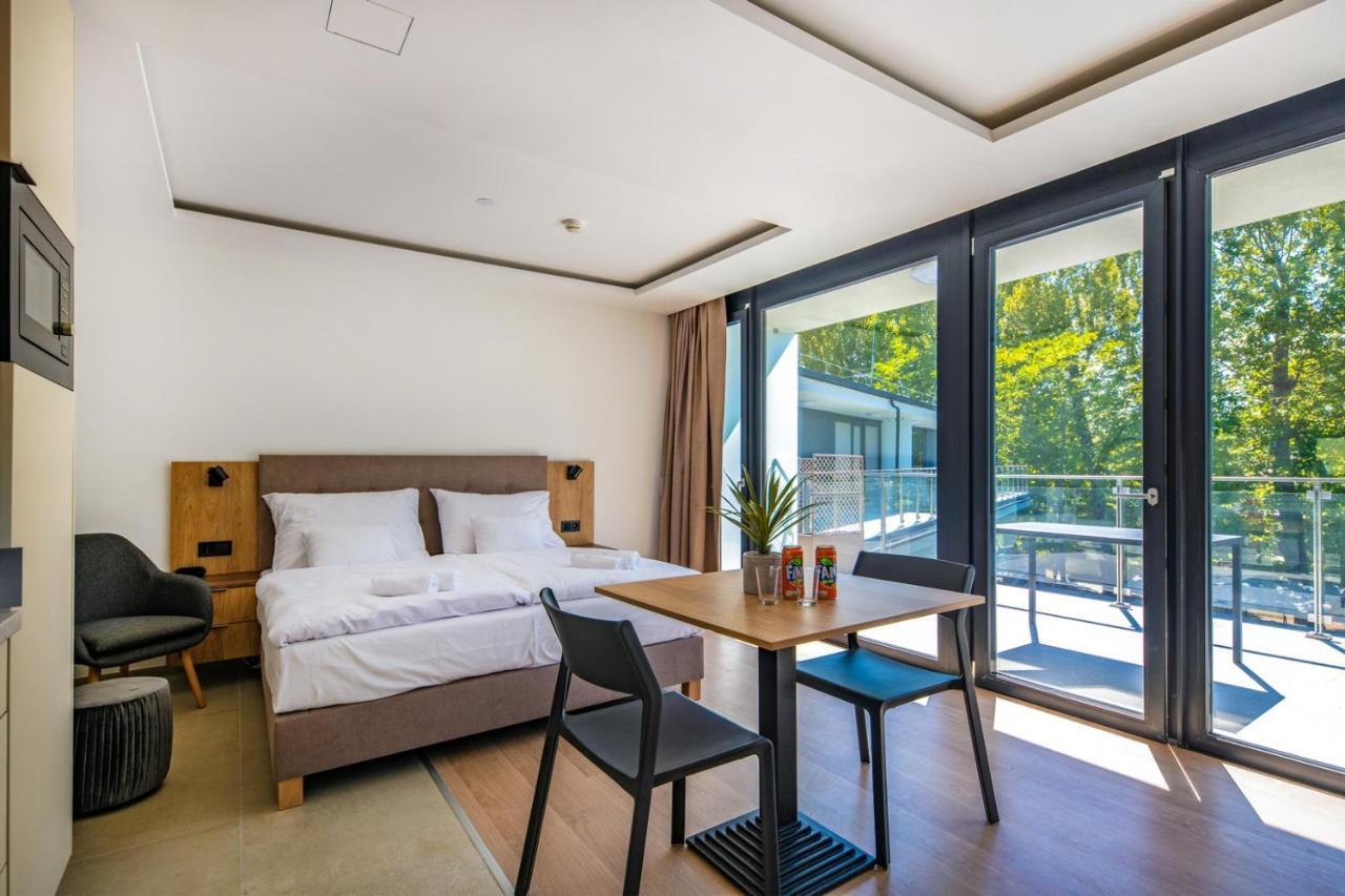 H55 Lejlighedshotel Balatonlelle Eksteriør billede