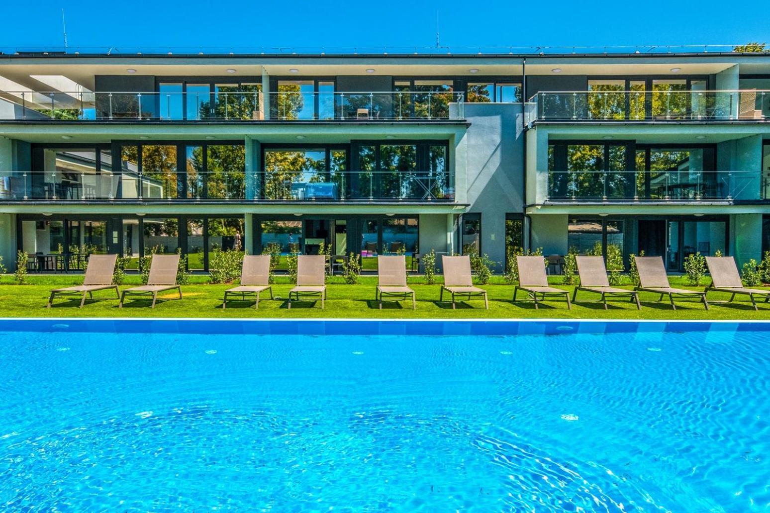 H55 Lejlighedshotel Balatonlelle Eksteriør billede