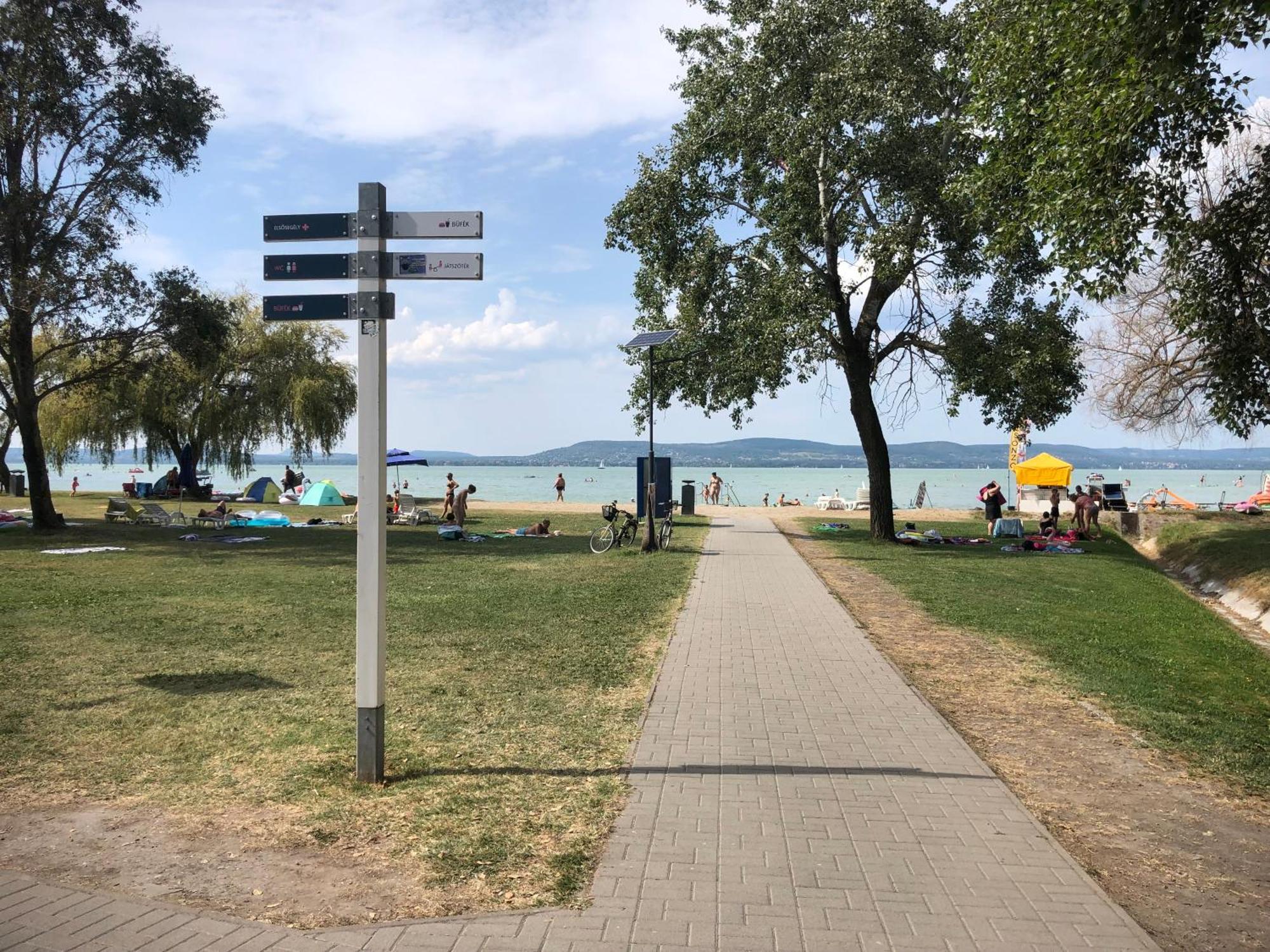 H55 Lejlighedshotel Balatonlelle Eksteriør billede